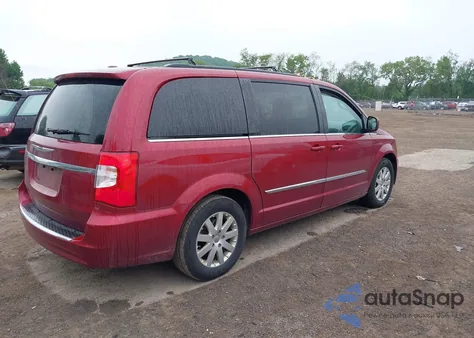2015 Chrysler Town & Country Touring z USA, uszkodzony, nr VIN 2C4RC1BG8FR697950